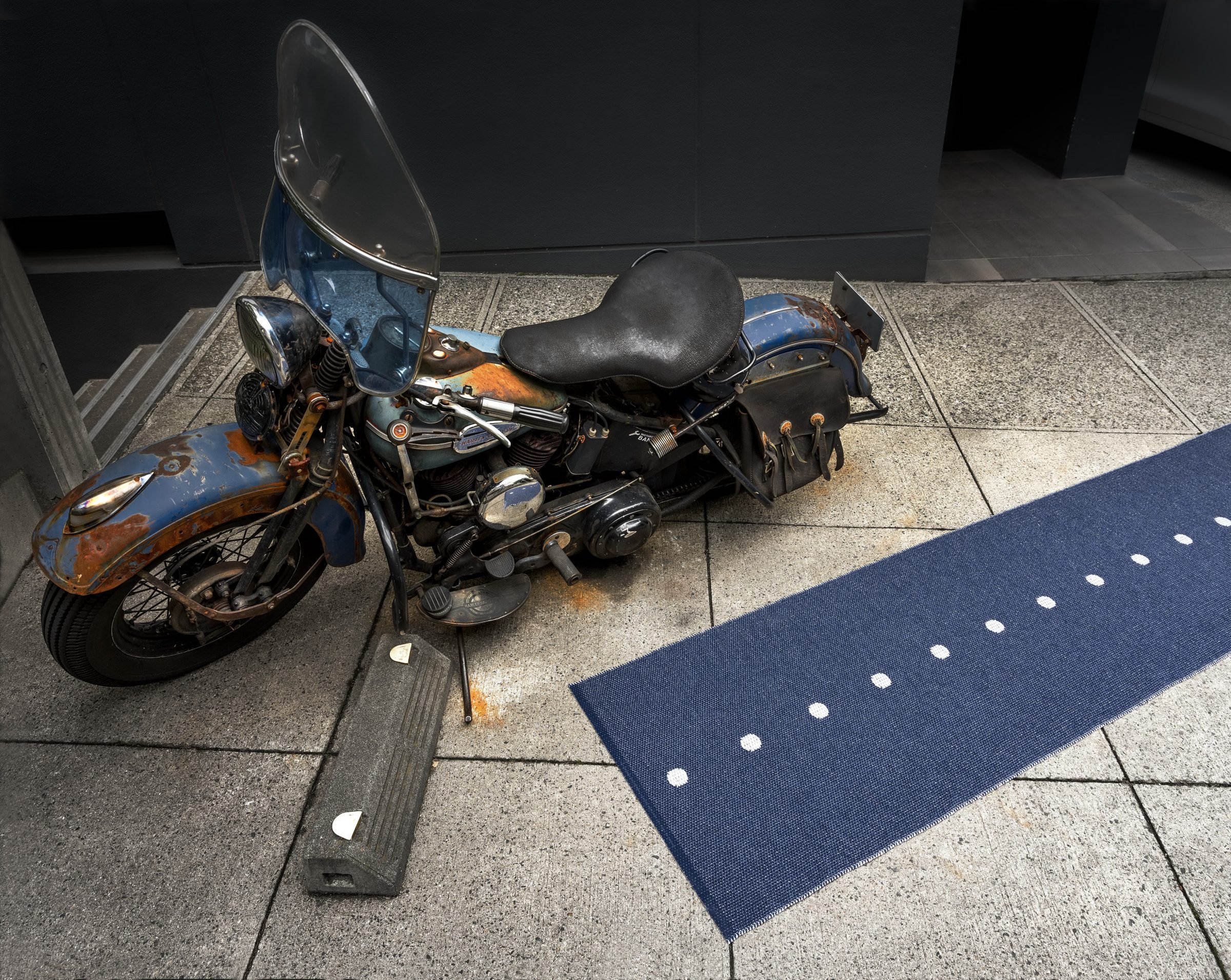 Teppich vor Motorrad